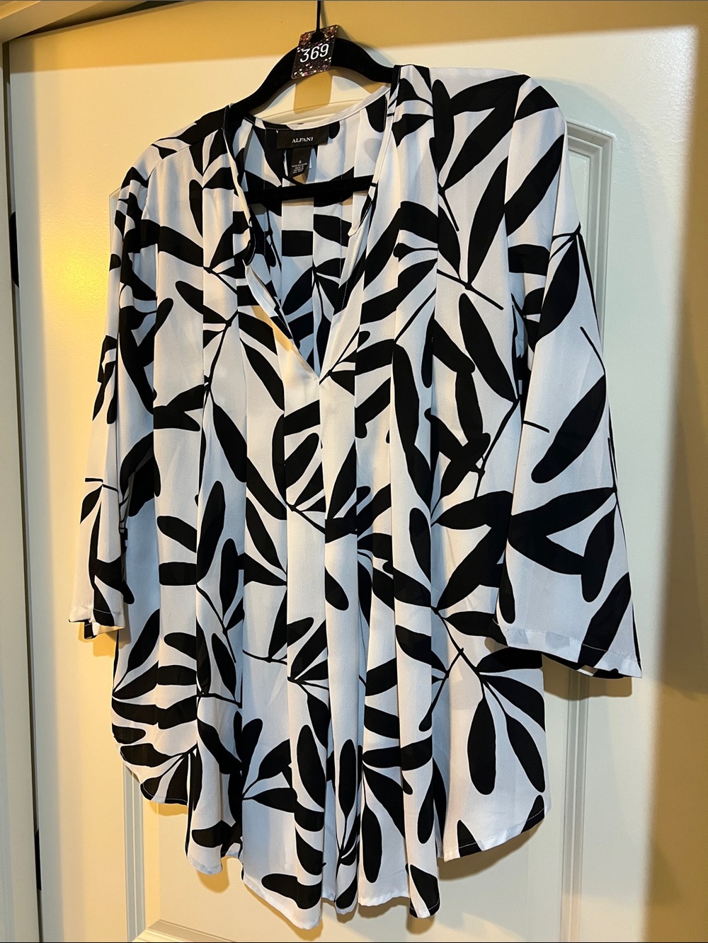 Alfani Black & White V-Neck Leaf-Print Tunic H369